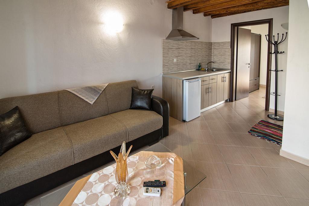 Theano Apartments Sarti Bagian luar foto